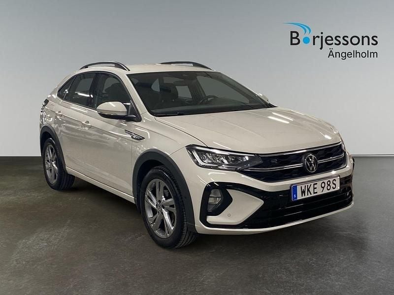 Ljusgrå Begagnad 2021 VW Taigo R-line SUV | 229 000 kr (Marknadspris) - Bild 1/4