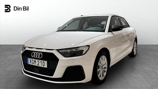 Cortinavit Begagnad 2023 Audi A1 Sportback Proline Halvkombi | 229 000 kr (Marknadspris) - Bild 1/4