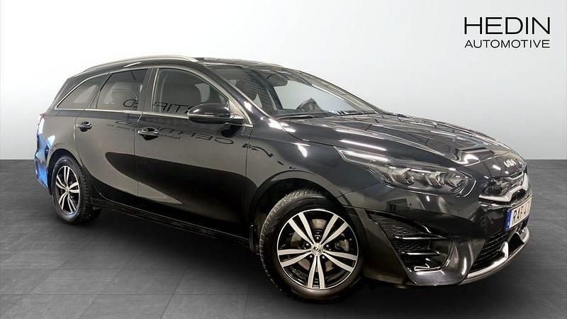 Begagnad Kia Ceed Advance 105 HK (77 kW) 2023 Svart Halvkombi