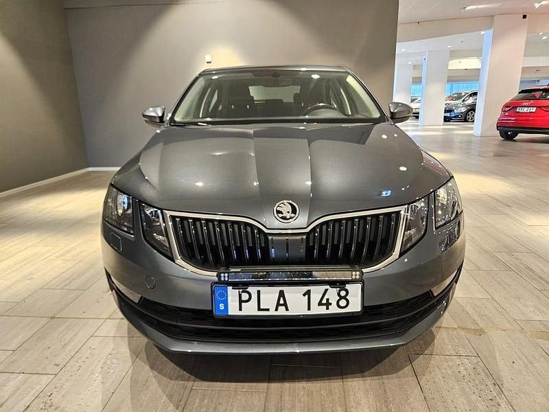 Begagnad Skoda Octavia 151 HK (111 kW) 2017 Grå Halvkombi