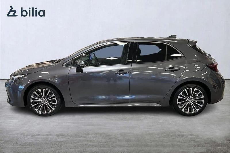 Begagnad Toyota Corolla Hybrid Style 141 HK (103 kW) 2024 Mörkgrå (grå) Halvkombi