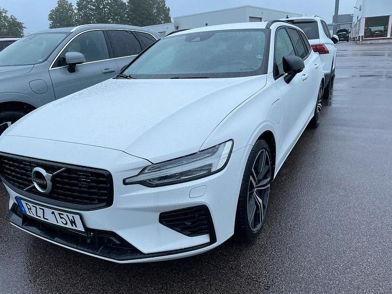 Vit Begagnad 2021 Volvo V60 R-Design Kombi | 325 000 kr (Bra pris) - Bild 1/2