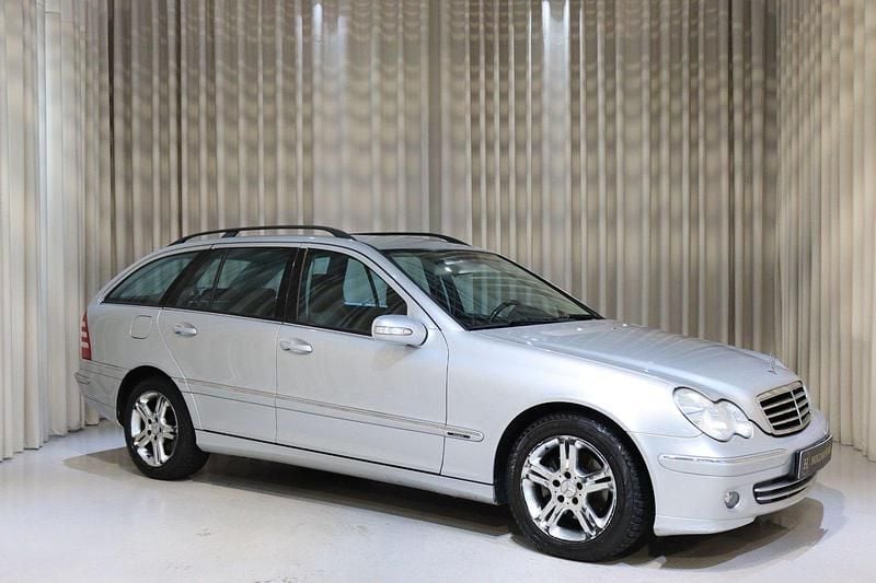 Silver Begagnad 2006 Mercedes C220 Avantgarde Kombi | 39 900 kr (Marknadspris) - Bild 1/4