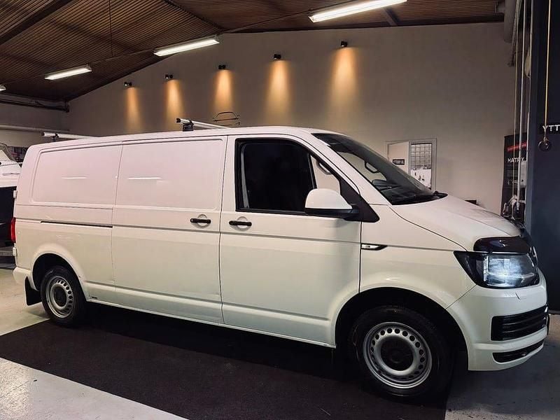 Vit Begagnad 2019 VW T6.1 Van | 239 900 kr (Superpris) - Bild 1/4
