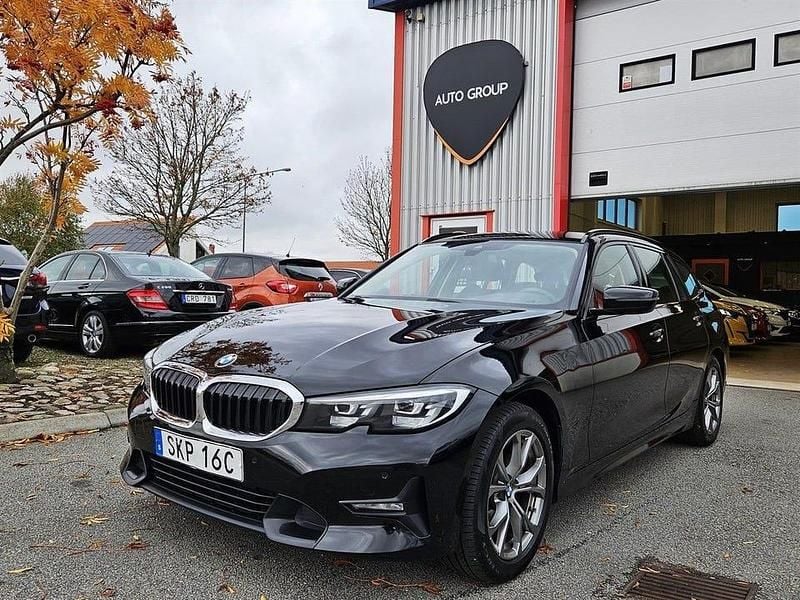 Svart Begagnad 2021 BMW 320 Kombi | 269 900 kr (Bra pris) - Bild 1/4