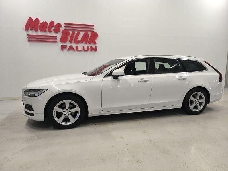 Begagnad Volvo V90 Momentum 190 HK (139 kW) 2020 Vit Kombi