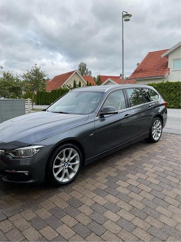 Grå Begagnad 2016 BMW 320 Luxury Line Kombi | 159 000 kr (Bra pris) - Bild 1/4