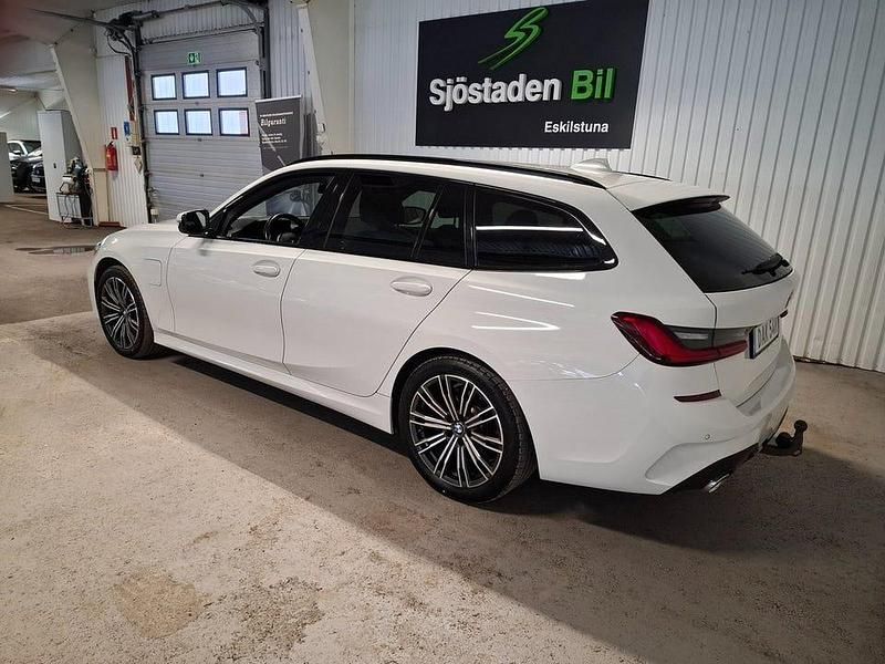 Begagnad BMW 330 M Sport 292 HK (214 kW) 2021 Vit Kombi