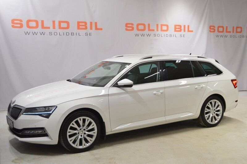 Vit Begagnad 2021 Skoda Superb Business Line Kombi | 239 000 kr (Marknadspris) - Bild 1/4