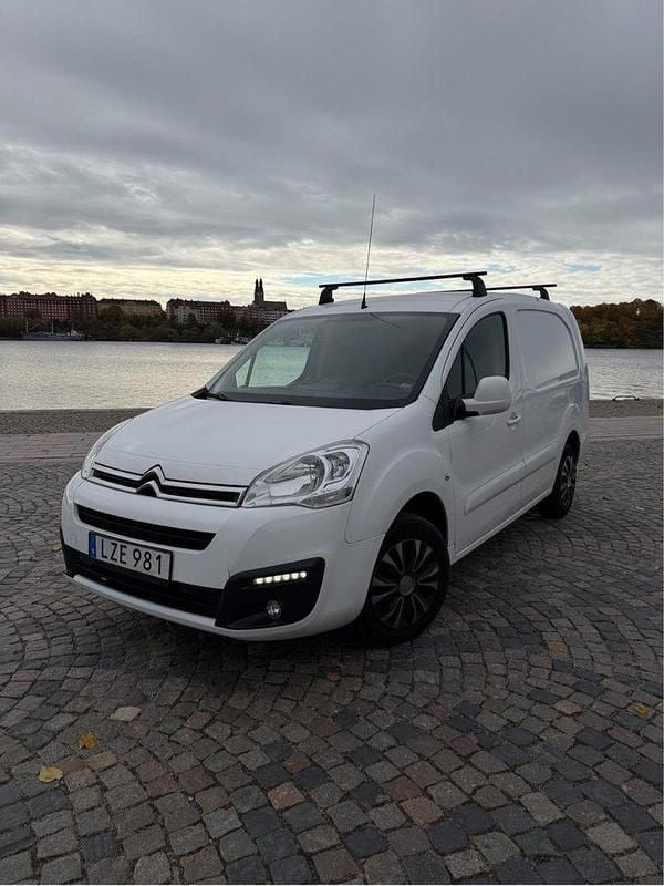Vit Begagnad 2015 Citroën Berlingo Minibuss | 59 900 kr (Lite dyr) - Bild 1/4