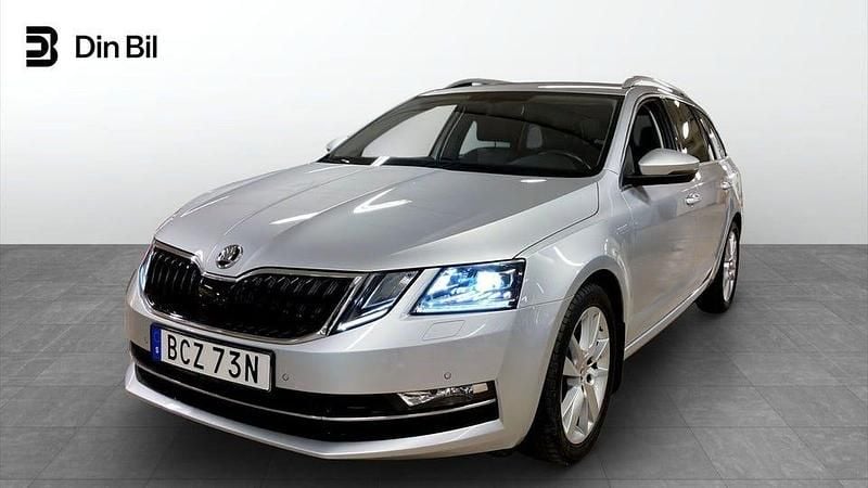 Silver Begagnad 2020 Skoda Octavia Kombi | 229 900 kr (Marknadspris) - Bild 1/4