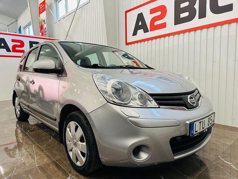 Begagnad Nissan Note 88 HK (64 kW) 2011 Silver Halvkombi