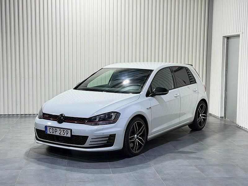 Vit Begagnad 2014 VW Golf VII GTI Halvkombi | 169 900 kr (Marknadspris) - Bild 1/4