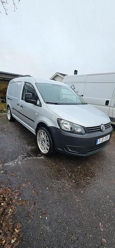 Silver Begagnad 2015 VW Caddy Maxi Minibuss | 79 900 kr (Bra pris) - Bild 1/4