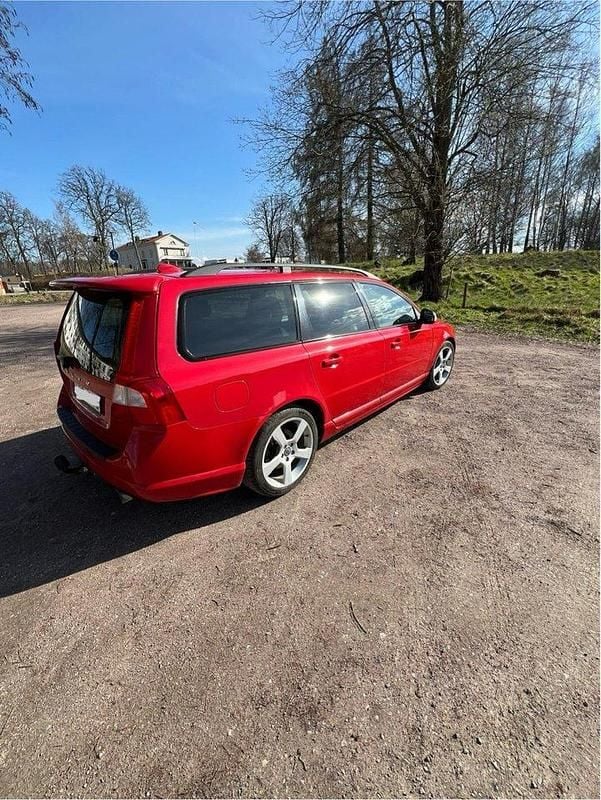 Röd Begagnad 2011 Volvo V70 R-Design Kombi | 75 000 kr - Bild 1/4