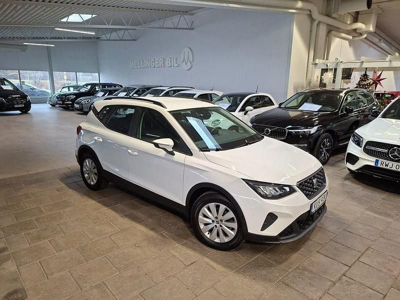 Vit Begagnad 2023 Seat Arona SUV | 178 000 kr (Marknadspris) - Bild 1/4
