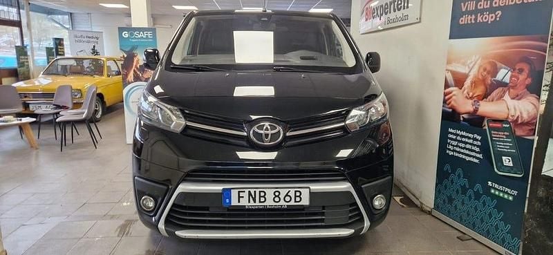 Begagnad Toyota Proace 122 HK (89 kW) 2019 Svart Minibuss