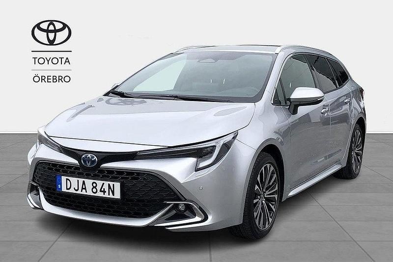 Silver Begagnad 2024 Toyota Corolla Style Kombi | 369 900 kr (Lite dyr) - Bild 1/4