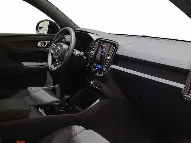 Begagnad Volvo XC40 Core 175 kW (238 HK) 2023 Svart SUV