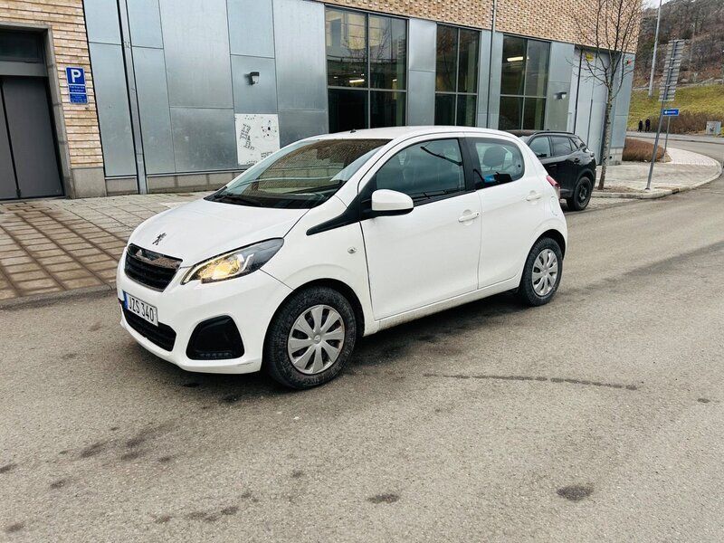 Vit Begagnad 2016 Peugeot 108 Halvkombi | 69 000 kr (Dyr) - Bild 1/4