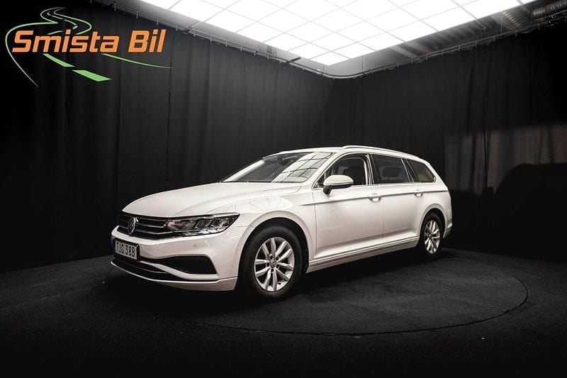 Vit Begagnad 2020 VW Passat Kombi | 239 900 kr (Marknadspris) - Bild 1/3