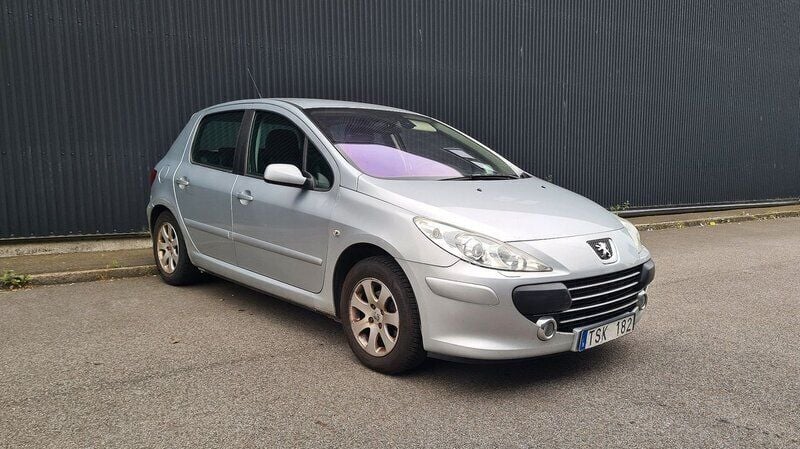 Ljusgrå (grå) Begagnad 2007 Peugeot 307 Halvkombi | 15 900 kr (Bra pris) - Bild 1/4