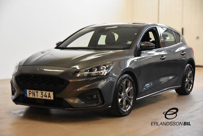 Grå Begagnad 2019 Ford Focus ST-Line Halvkombi | 155 900 kr (Marknadspris) - Bild 1/4