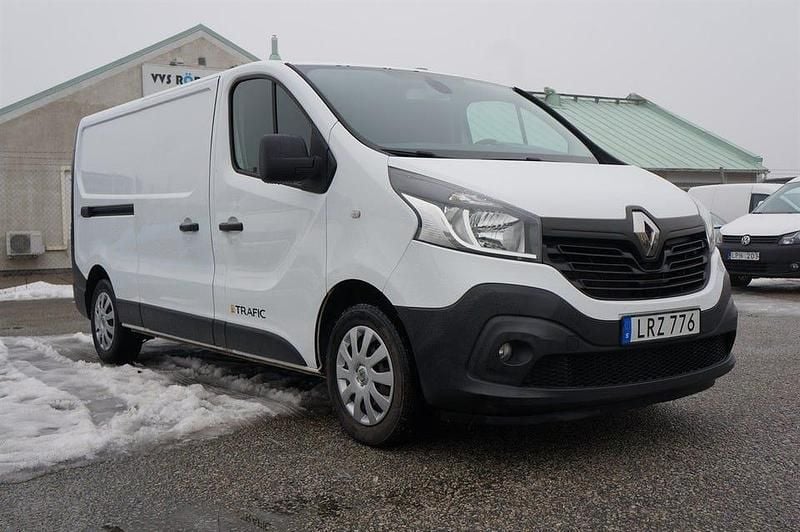 Begagnad Renault Trafic 120 HK (88 kW) 2015 Vit Minibuss