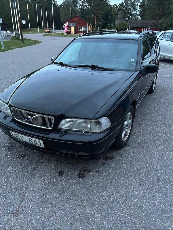 Svart Begagnad 2000 Volvo V70 Kombi | 17 000 kr (Bra pris) - Bild 1/4