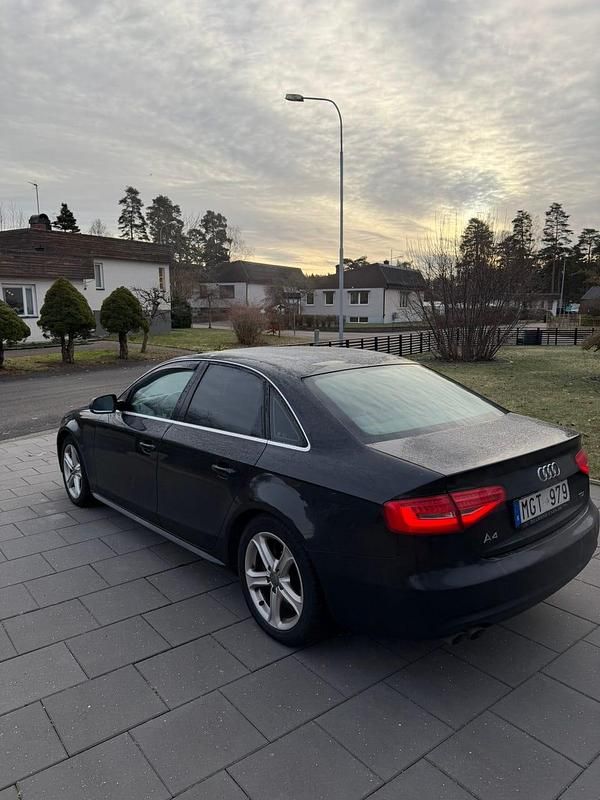 Begagnad Audi A4 136 HK (100 kW) 2012 Svart Sedan