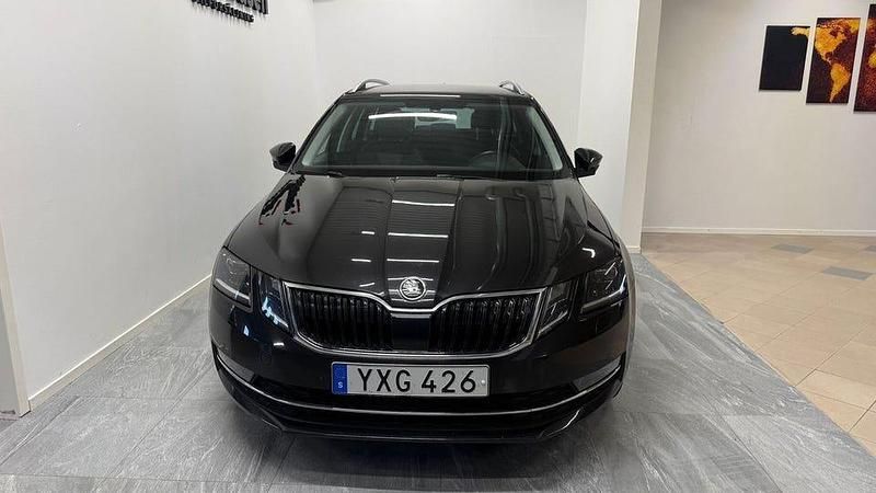 Begagnad Skoda Octavia Style 150 HK (110 kW) 2017 Svart Kombi