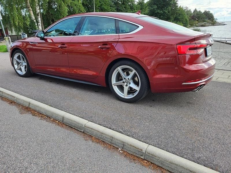 Röd Begagnad 2017 Audi A5 Sportback Halvkombi | 192 500 kr (Marknadspris) - Bild 1/4