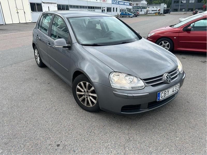 Grå Begagnad 2007 VW Golf V Sportline Halvkombi | 15 900 kr (Superpris) - Bild 1/4