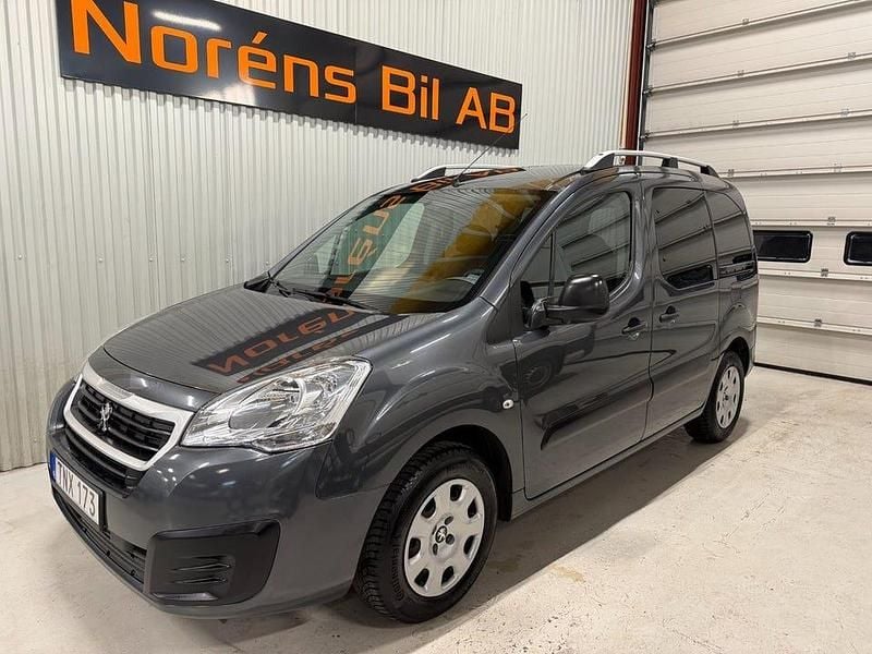 Begagnad Peugeot Partner Tepee 110 HK (80 kW) 2017 Mörkgrå Minibuss