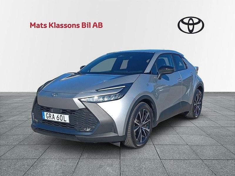 Silver Begagnad 2024 Toyota C-HR Style SUV | 339 000 kr (Bra pris) - Bild 1/4