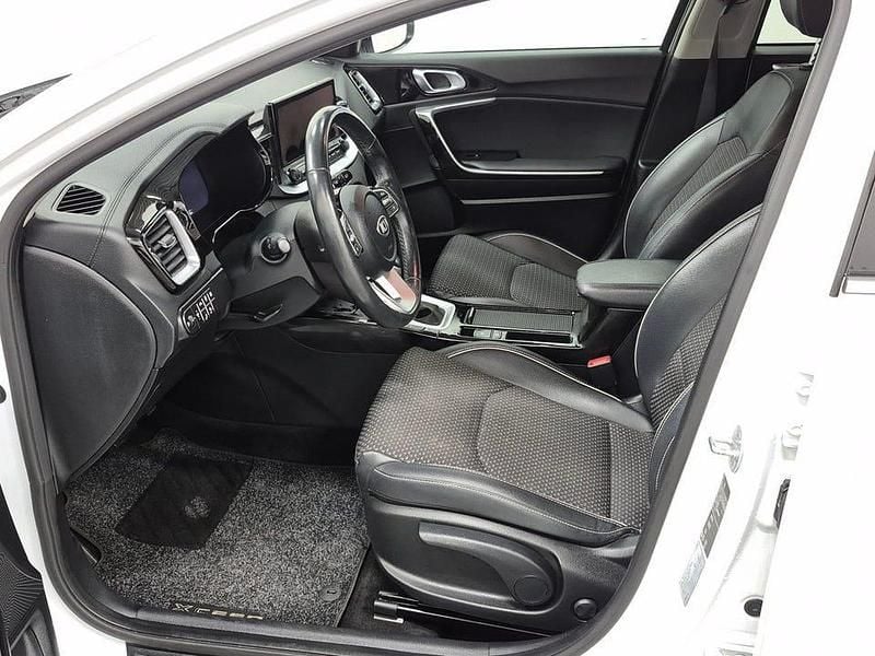 Begagnad Kia XCeed Advance 105 HK (77 kW) 2020 Vit metallic SUV