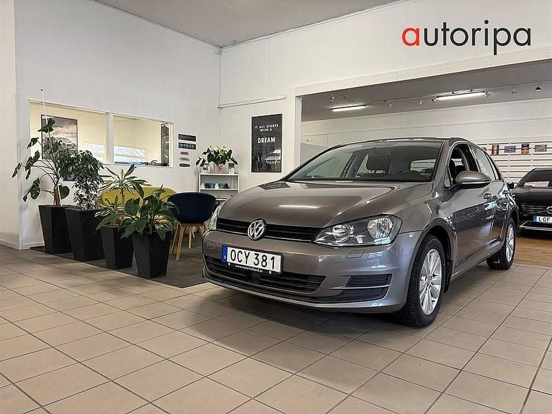 Grå Begagnad 2016 VW Golf VII Halvkombi | 99 900 kr (Bra pris) - Bild 1/4