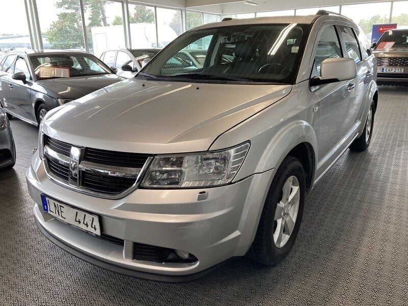 Silver Begagnad 2010 Dodge Journey SUV | 75 900 kr - Bild 1/4