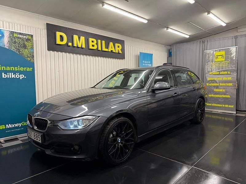 Grå Begagnad 2012 BMW 320 Sport Line Kombi | 109 900 kr (Dyr) - Bild 1/4