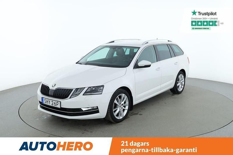 Vit Begagnad 2019 Skoda Octavia Style Kombi | 193 000 kr (Marknadspris) - Bild 1/4