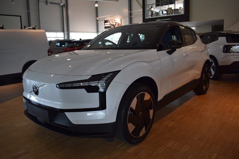 Vit Ny 2024 Volvo EX30 Ultra SUV | 581 800 kr - Bild 1/4