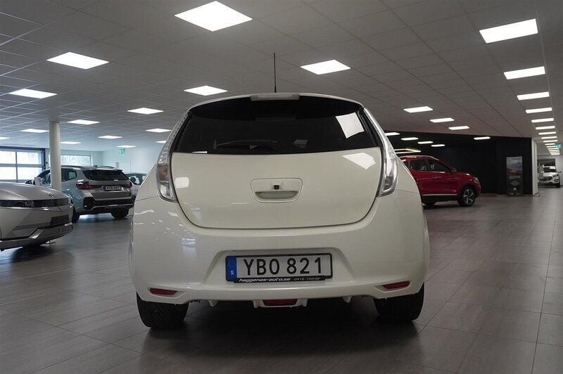 Begagnad Nissan Leaf 80 kW (109 HK) 2015 Okänd Halvkombi