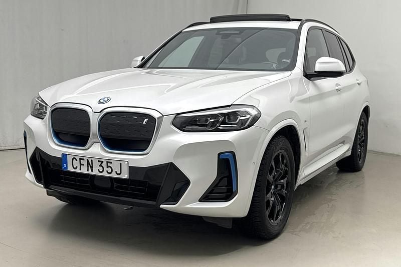 Vit Begagnad 2022 BMW iX3 M Sport SUV | 439 000 kr (Superpris) - Bild 1/4
