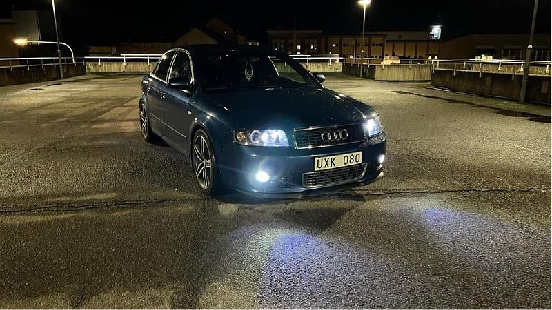 Blå Begagnad 2004 Audi A4 S-Line Sedan | 44 000 kr (Dyr) - Bild 1/4