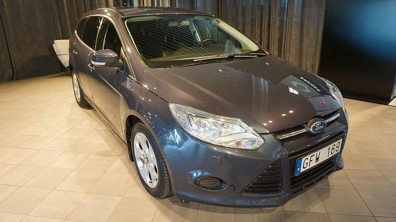 Grå Begagnad 2013 Ford Focus Trend Kombi | 48 000 kr (Marknadspris) - Bild 1/4