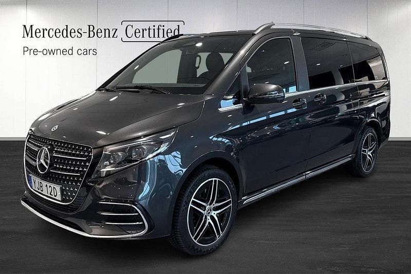 Mörkgrå Begagnad 2025 Mercedes V300 Avantgarde Minibuss | 929 000 kr (Dyr) - Bild 1/4