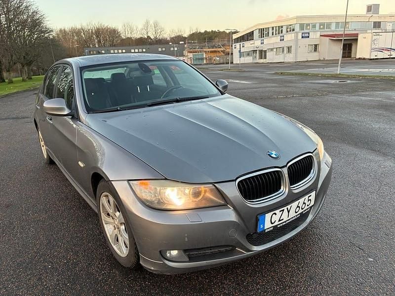 Begagnad 2009 BMW 320 Sedan | 35 000 kr (Bra pris) - Bild 1/4