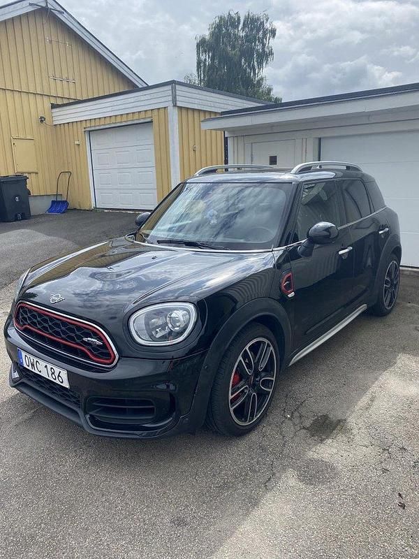 Svart Begagnad 2018 Mini John Cooper Works Countryman SUV | 245 000 kr (Marknadspris) - Bild 1/4