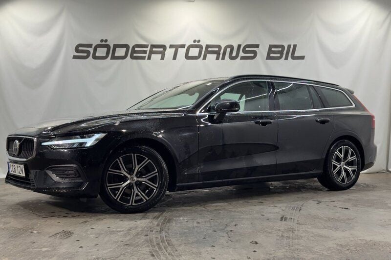 Svart Begagnad 2022 Volvo V60 Core Kombi | 299 900 kr (Marknadspris) - Bild 1/2