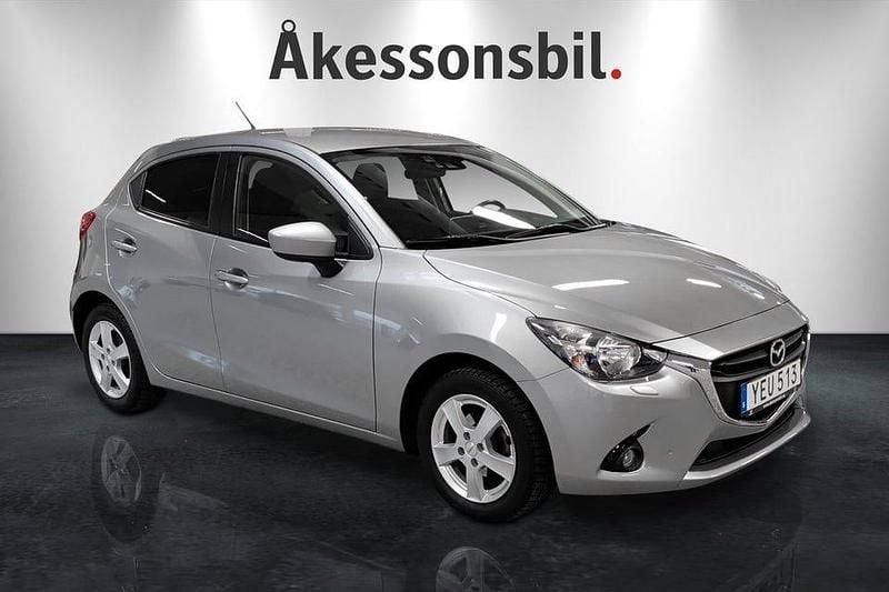 Silver metallic Begagnad 2016 Mazda 2 Vision Kombi | 109 000 kr (Marknadspris) - Bild 1/4